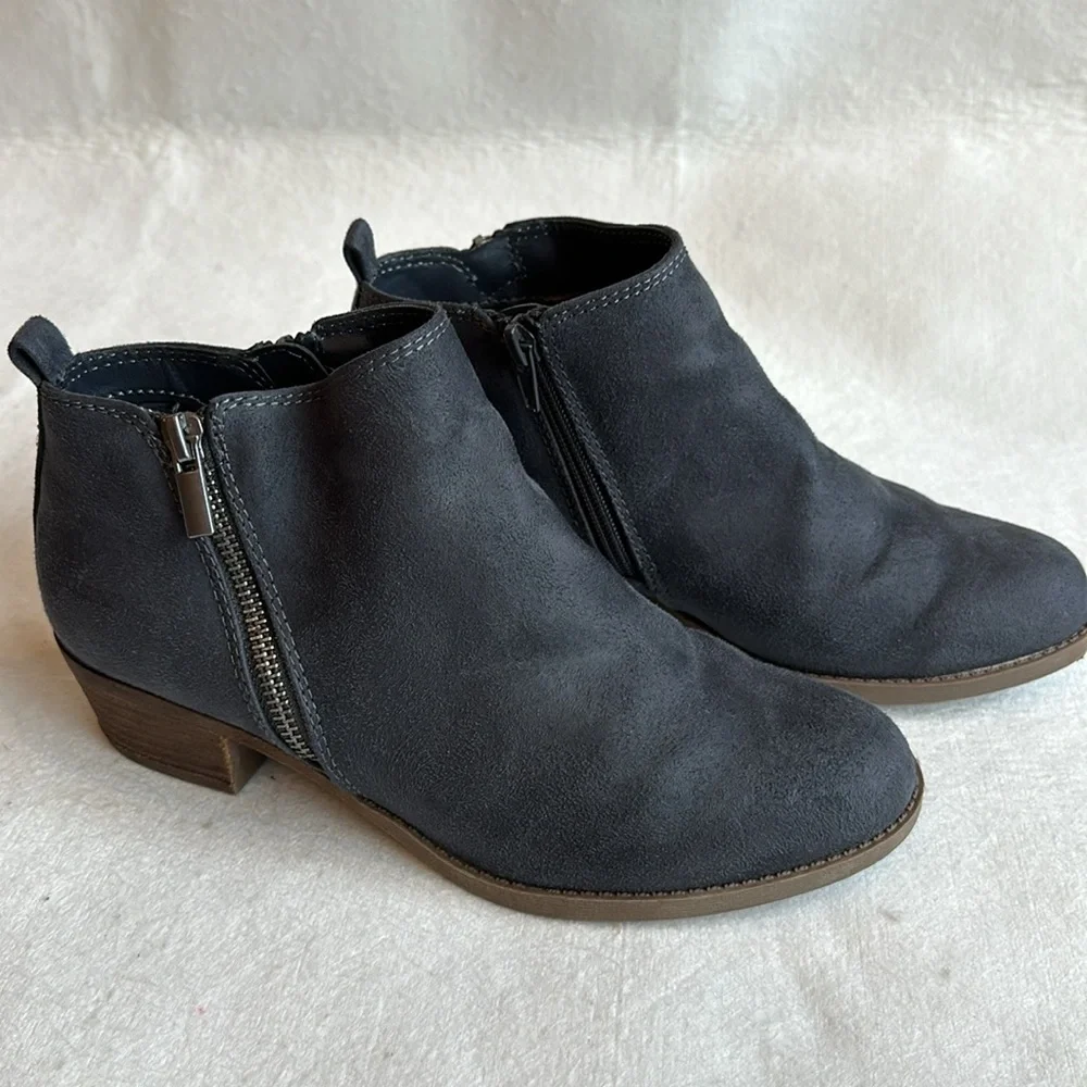 Carlos Brianne Blue Faux Suede Ankle Booties size 8.5